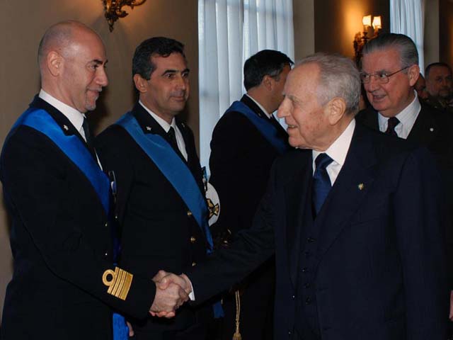 Salvatore Coppola riceve la decorazione dell'Ordine Militare d'Italia